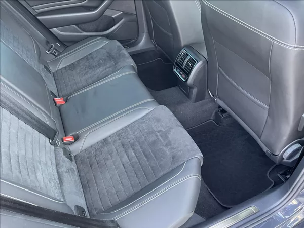 Volkswagen Passat 2,0 TSI 200KW 4X4 DSG ČR. - foto 26