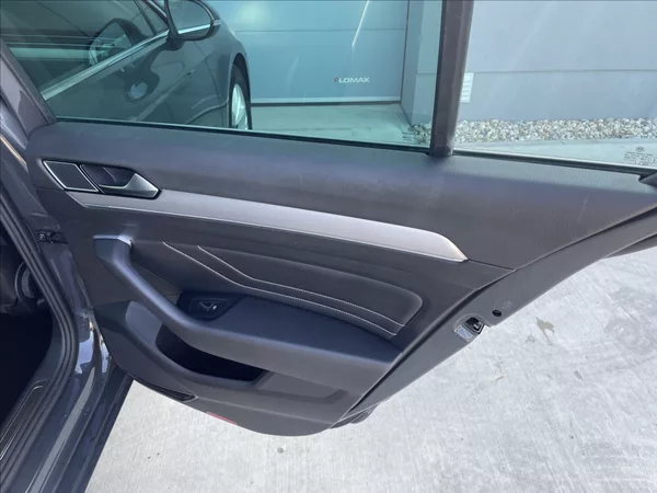 Volkswagen Passat 2,0 TSI 200KW 4X4 DSG ČR. - foto 27