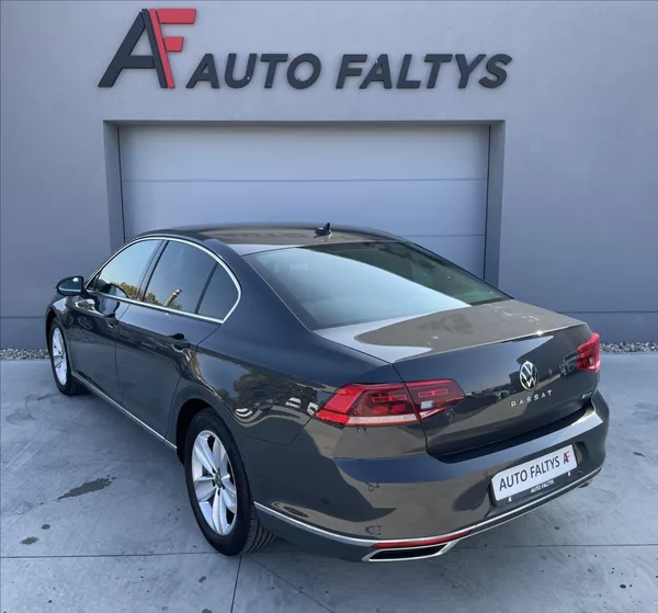Volkswagen Passat 2,0 TSI 200KW 4X4 DSG ČR. - foto 5