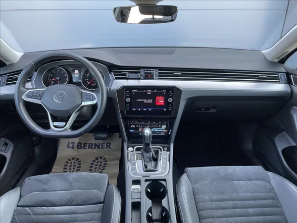 Volkswagen Passat 2,0 TSI 200KW 4X4 DSG ČR. - foto 9