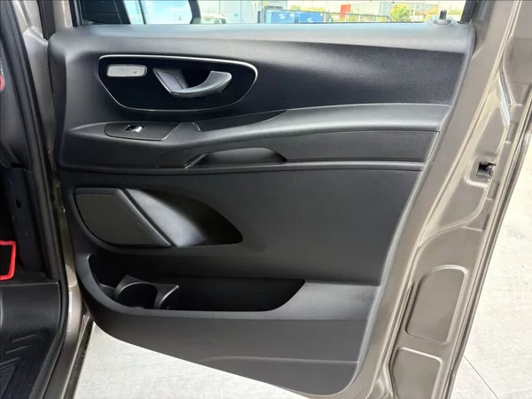 Mercedes-Benz Vito 2,1 140 kw 4x4 L 8 míst servis - foto 26