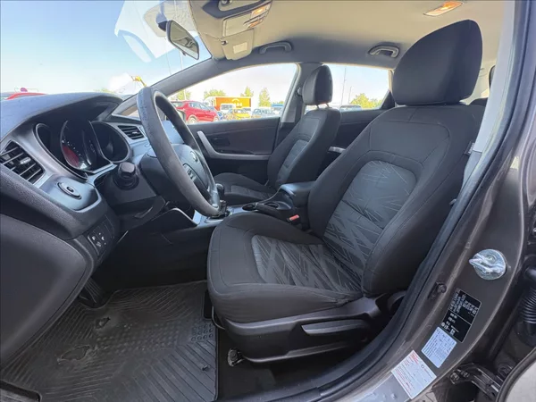 Kia Ceed 1,6 GDi 99 kw ČR 1. maj. servi - foto 13