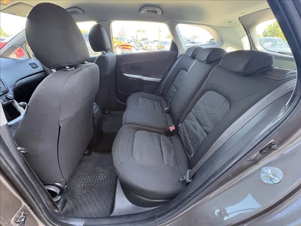Kia Ceed 1,6 GDi 99 kw ČR 1. maj. servi - foto 15