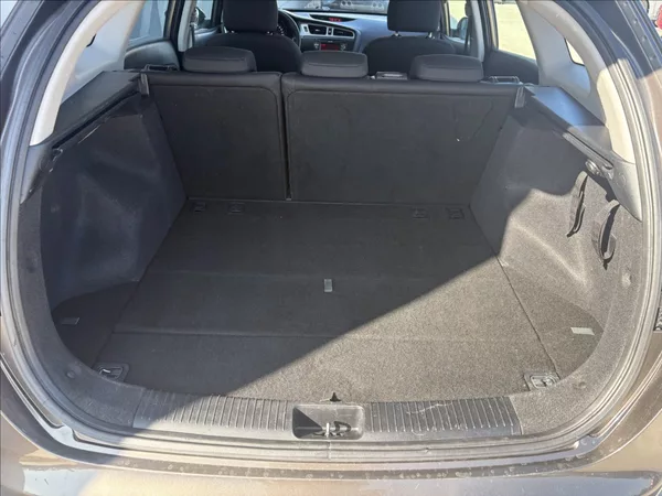 Kia Ceed 1,6 GDi 99 kw ČR 1. maj. servi - foto 17