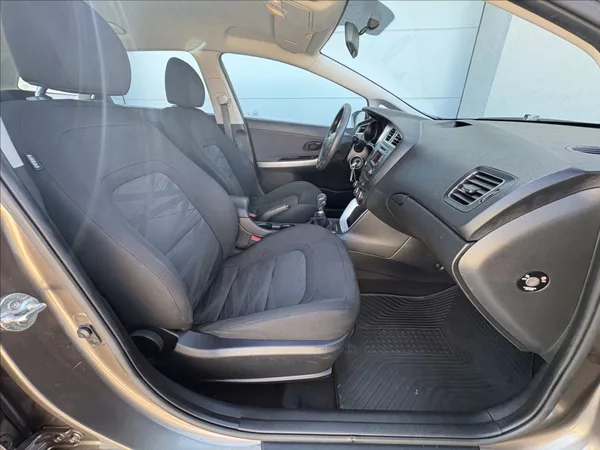 Kia Ceed 1,6 GDi 99 kw ČR 1. maj. servi - foto 20