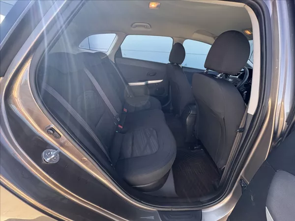 Kia Ceed 1,6 GDi 99 kw ČR 1. maj. servi - foto 22