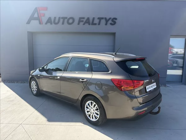 Kia Ceed 1,6 GDi 99 kw ČR 1. maj. servi - foto 5