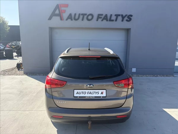 Kia Ceed 1,6 GDi 99 kw ČR 1. maj. servi - foto 6