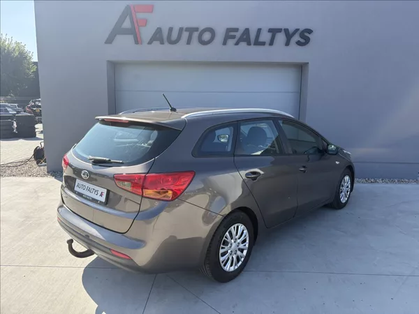 Kia Ceed 1,6 GDi 99 kw ČR 1. maj. servi - foto 7