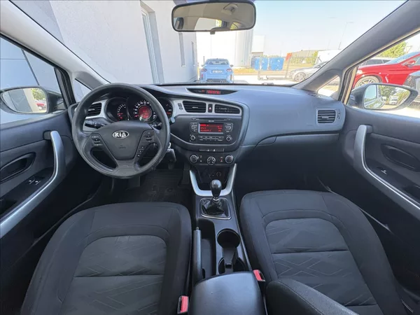 Kia Ceed 1,6 GDi 99 kw ČR 1. maj. servi - foto 9