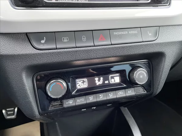 Škoda Fabia 1,2 TSI 66KW STYLE,KESSY,ČR. - foto 12