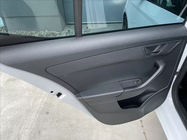 Škoda Fabia 1,2 TSI 66KW STYLE,KESSY,ČR. - foto 19