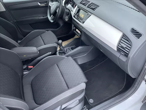 Škoda Fabia 1,2 TSI 66KW STYLE,KESSY,ČR. - foto 20