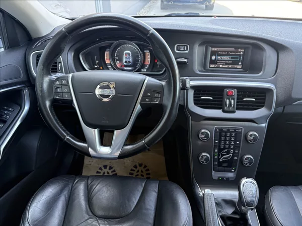 Volvo V40 1,6 D 84 kw. Č.R. - foto 10
