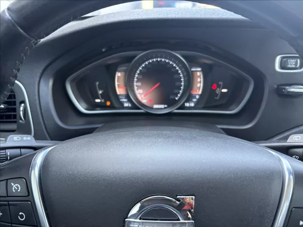 Volvo V40 1,6 D 84 kw. Č.R. - foto 11