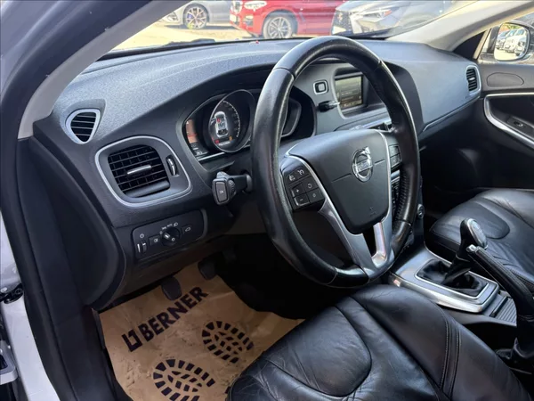 Volvo V40 1,6 D 84 kw. Č.R. - foto 13