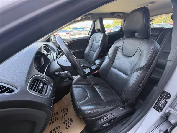 Volvo V40 1,6 D 84 kw. Č.R. - foto 15