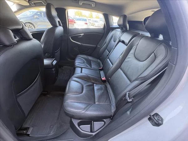 Volvo V40 1,6 D 84 kw. Č.R. - foto 17
