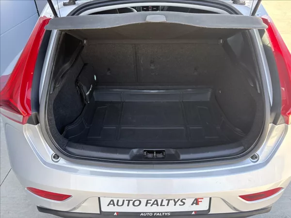 Volvo V40 1,6 D 84 kw. Č.R. - foto 19