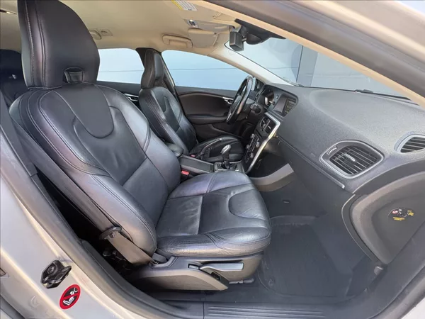 Volvo V40 1,6 D 84 kw. Č.R. - foto 22