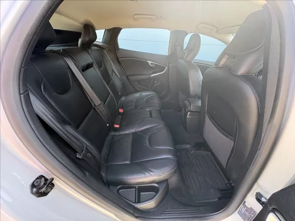 Volvo V40 1,6 D 84 kw. Č.R. - foto 23