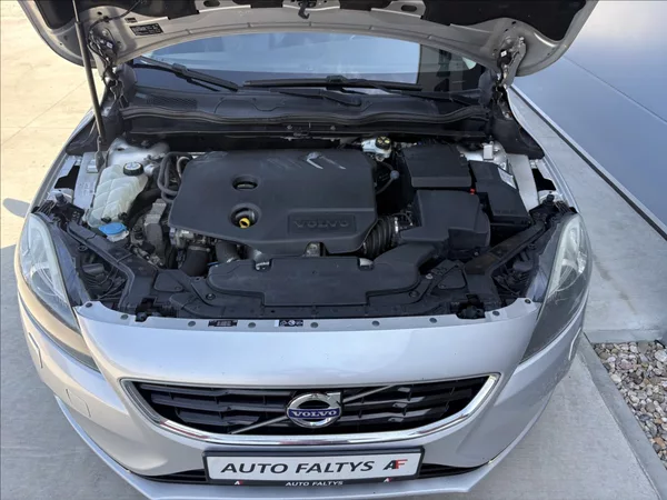 Volvo V40 1,6 D 84 kw. Č.R. - foto 25