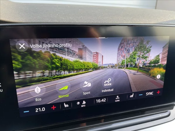 Škoda Octavia 2,0 TDI 110KW DSG STYLE ČR. - foto 29