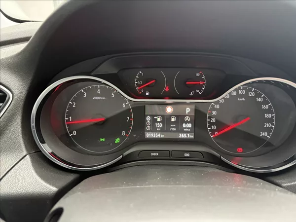 Opel Grandland X 1,2 96KW AT8 Č.R.1.majitel - foto 11