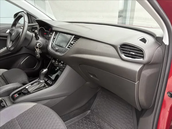 Opel Grandland X 1,2 96KW AT8 Č.R.1.majitel - foto 20