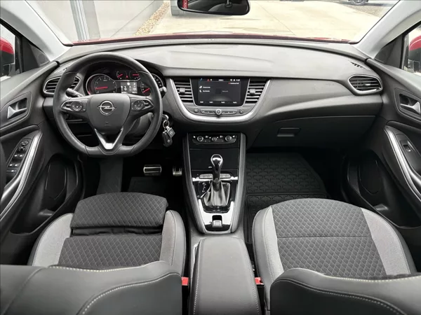 Opel Grandland X 1,2 96KW AT8 Č.R.1.majitel - foto 9