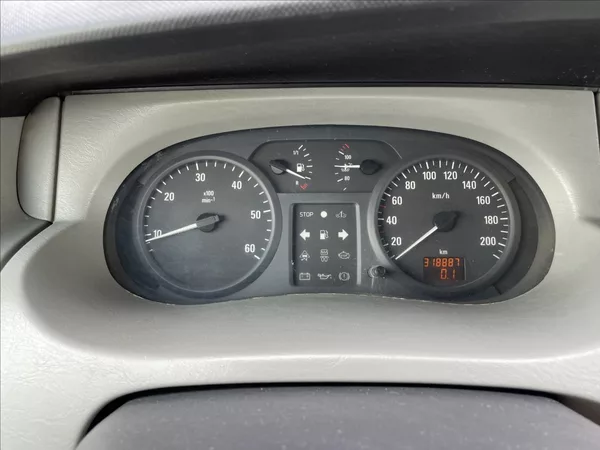Opel Vivaro 1,9 DCi 74KW 9.MÍST - foto 10