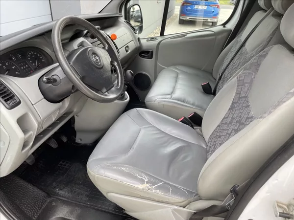 Opel Vivaro 1,9 DCi 74KW 9.MÍST - foto 13