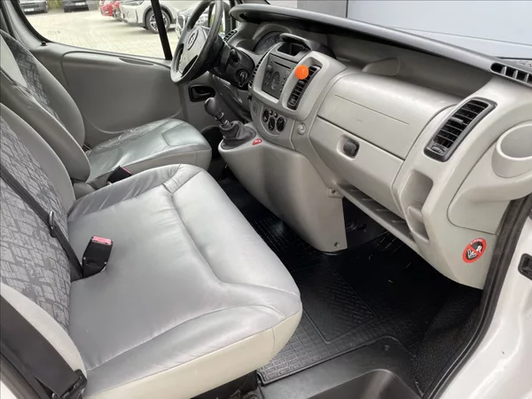 Opel Vivaro 1,9 DCi 74KW 9.MÍST - foto 15