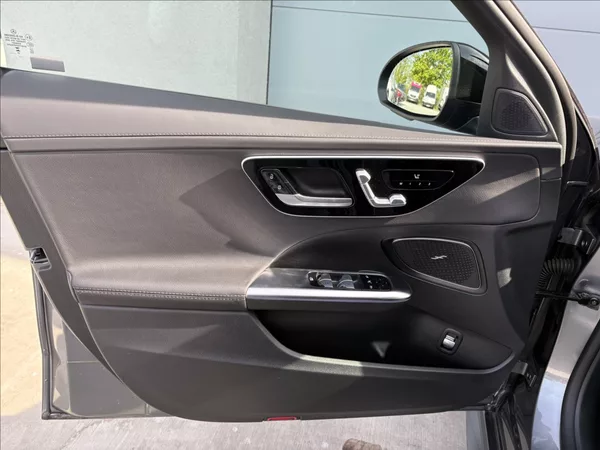 Mercedes-Benz Třídy C 2,0 220d 145 KW AMG 4 MATIC CZ - foto 20