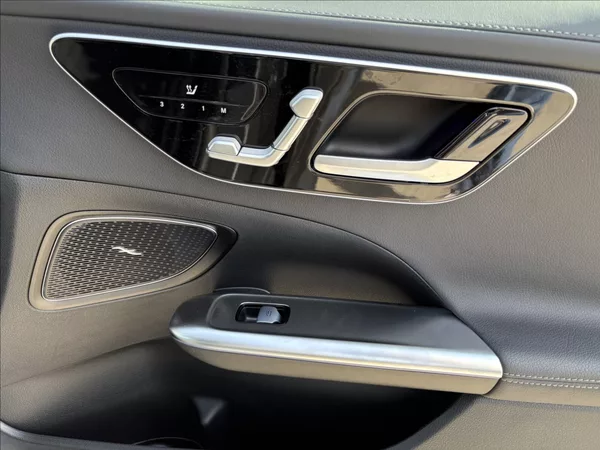 Mercedes-Benz Třídy C 2,0 220d 145 KW AMG 4 MATIC CZ - foto 24