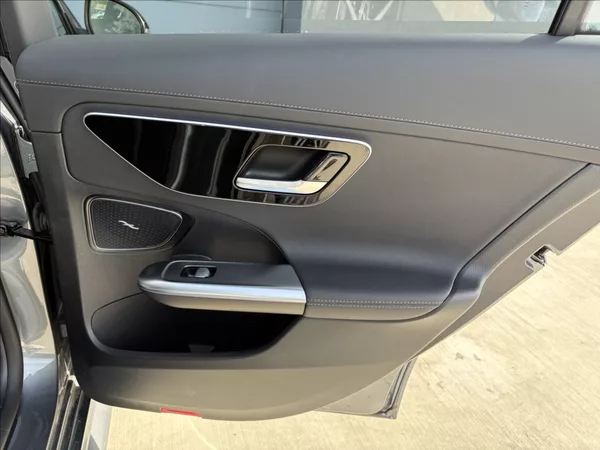 Mercedes-Benz Třídy C 2,0 220d 145 KW AMG 4 MATIC CZ - foto 26
