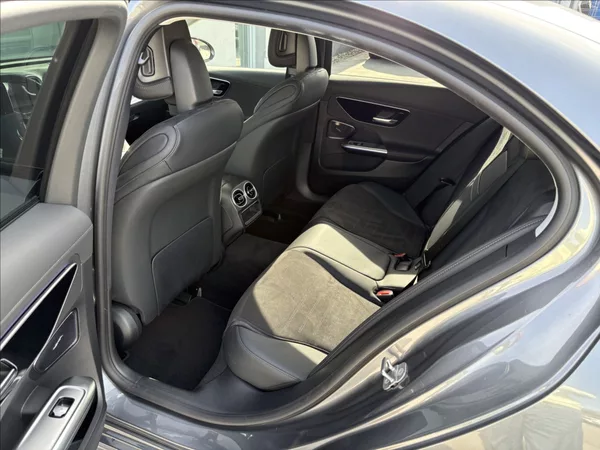 Mercedes-Benz Třídy C 2,0 220d 145 KW AMG 4 MATIC CZ - foto 27