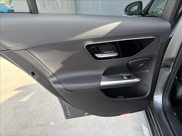 Mercedes-Benz Třídy C 2,0 220d 145 KW AMG 4 MATIC CZ - foto 28