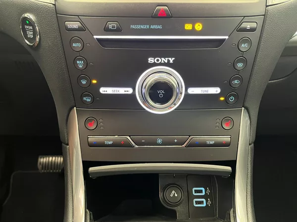 Ford Galaxy 2.5 HEV TITANIUM 7 míst - foto 23