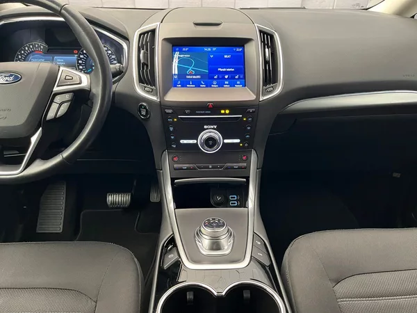 Ford Galaxy 2,5 HEV Titanium 7míst - foto 13