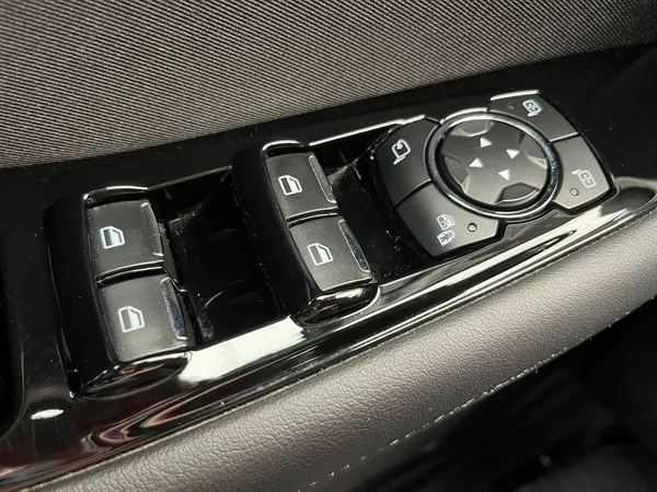 Ford S-MAX 2.0 EB Titanium LED manuál - foto 12