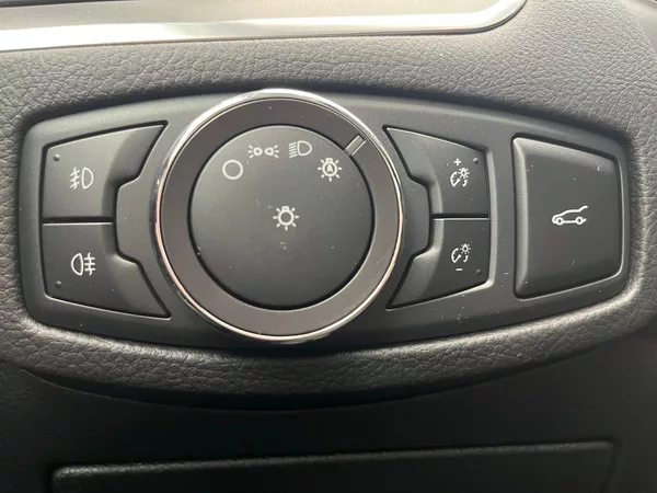 Ford S-MAX 2.0 EB Titanium LED manuál - foto 13