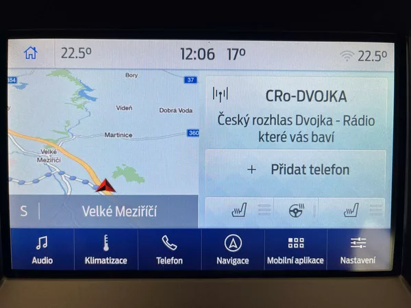 Ford S-MAX 2.0 EB Titanium LED manuál - foto 19