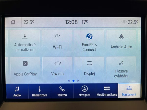 Ford S-MAX 2.0 EB Titanium LED manuál - foto 20