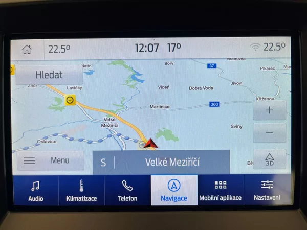 Ford S-MAX 2.0 EB Titanium LED manuál - foto 21