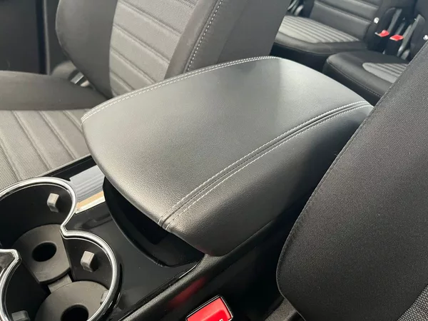 Ford S-MAX 2.0 EB Titanium LED manuál - foto 29
