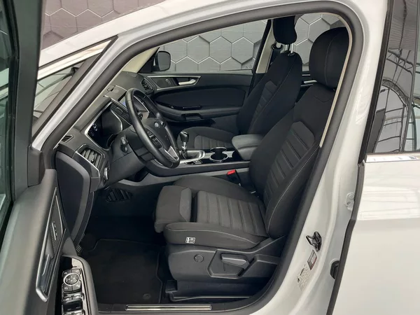 Ford S-MAX 2.0 EB Titanium LED manuál - foto 30