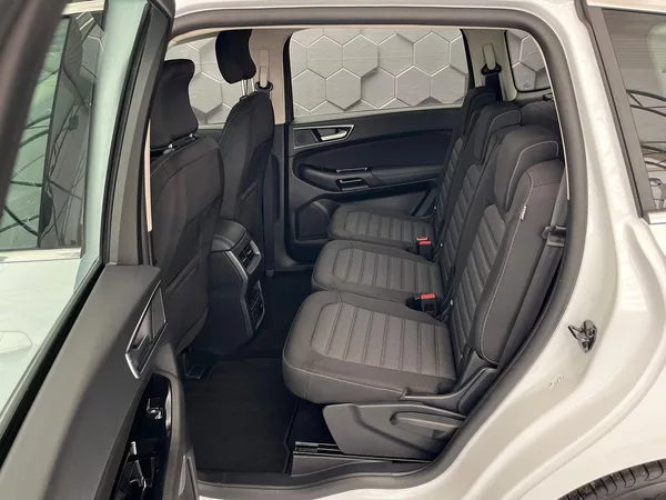 Ford S-MAX 2.0 EB Titanium LED manuál - foto 31