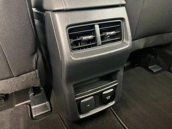 Ford S-MAX 2.0 EB Titanium LED manuál - foto 32