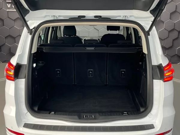 Ford S-MAX 2.0 EB Titanium LED manuál - foto 33
